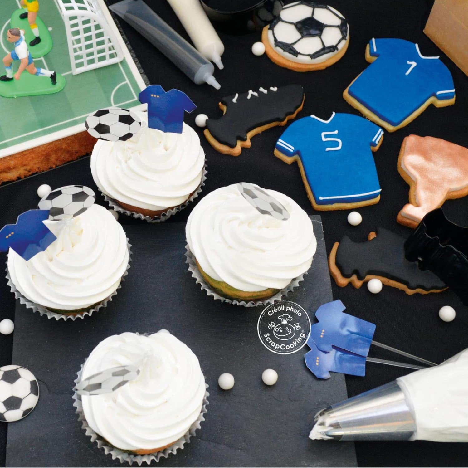 SCRAP COOKING 4 Emporte-pièces en Forme de Football - Emporte-pièces en Acier Inoxydable - Football, T-Shirt, Chaussure, Tasse - Mini Moules à Gâteaux - Accessoires de Pâtisserie, Décorations d'Anniversaire - 2086