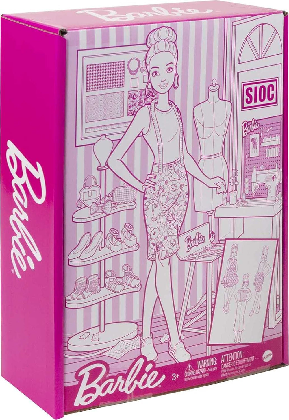 Barbie HDY90 - Poupée de créateur de mode (30,40 cm) et studio, plus de 25 accessoires de design et de mode, bureau design, chaise, machine à coudre, échantillons textiles, mannequin et plus, jouet pour 3 ans et plus
