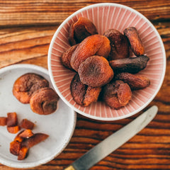 Abricots sans soufre Seeberger : Abricots secs non traités au goût sucré et fruité - sans sucre ajouté - dénoyautés, végétaliens (1 x 125g) Naty Shop Produits déshydratés