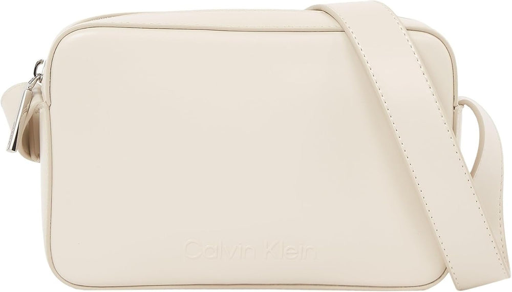 Calvin Klein sac à bandoulière Embossed Logo Camera Bag avec fermeture à glissière Sacs pour femmes Naty Shop Gris (Gray Morn)