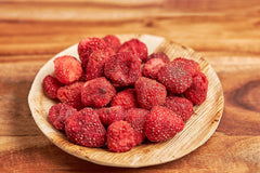 Fraises entières lyophilisées 100g - Fruits lyophilisés - Fruits secs lyophilisés - Fraises séchées - Parfait pour la pâtisserie, la décoration des gâteaux, snacks, muesli et desserts Produits déshydratés Naty Shop