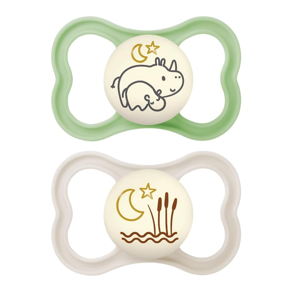 Sucette MAM Air Night 6-16 mois (paquet de 2) Sucette MAM 6-16 mois, brille dans le noir pour les peaux sensibles, accessoire pour bébé, paquet de 2 avec tétine en silicone et porte-tétine, neutre/vert