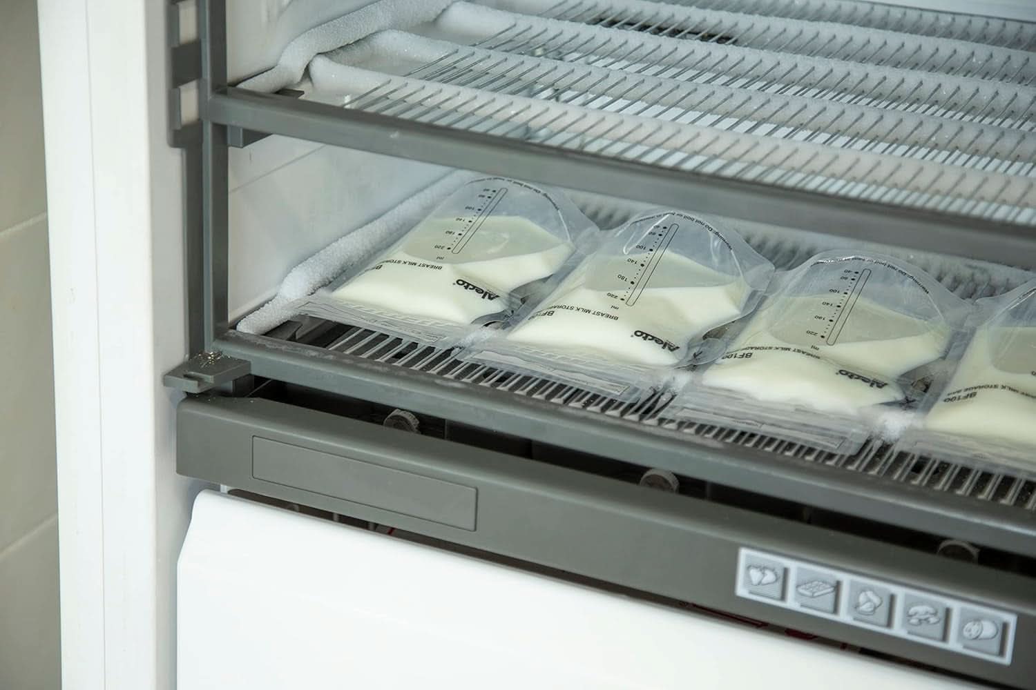 BF100 Sachet de conservation pour lait maternel - Sachet pour lait maternel - capacité 220 Ml - 100 pièces - Transparent Accessoires Alimentaire et Allaitement Bebe Naty Shop