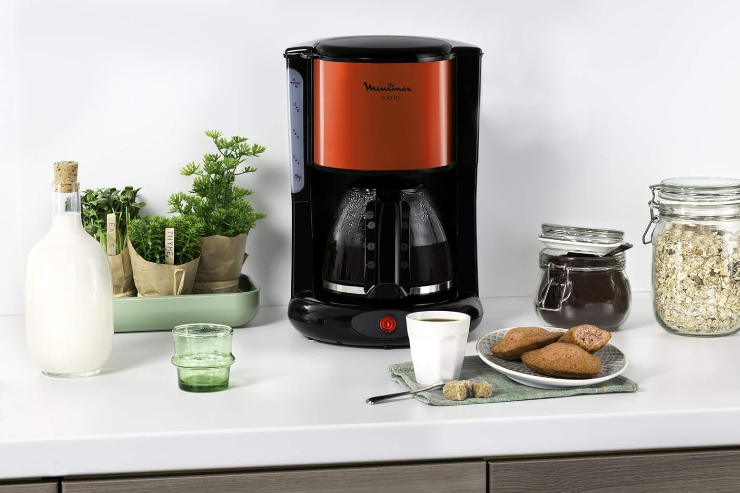 Espressor Subito cu filtru, carafă din sticlă, 10-15 cești, capacitate 1,25 l, funcție de oprire automată, filtru detașabil, indicator nivel apă, oțel inoxidabil, roșu/negru, FG360D