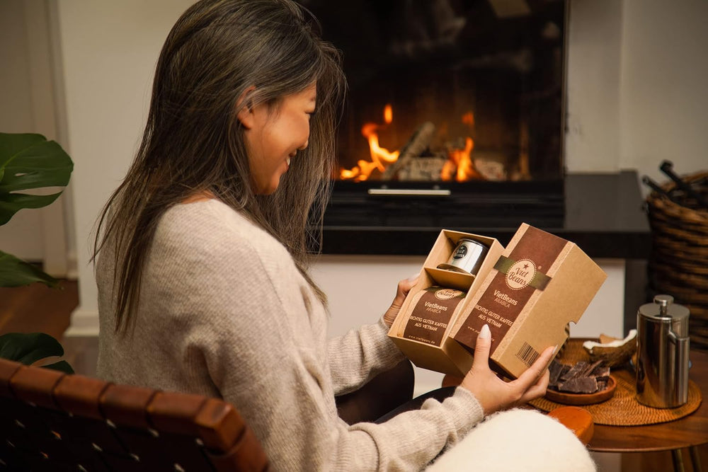 VietBeans Traditional - Schönes Kaffeeschenk in fester Verpackung - Gemahlener Röstkaffee - 250g Kaffee und Kaffeefilter - Geschenidee für Kaffeeliebhaber