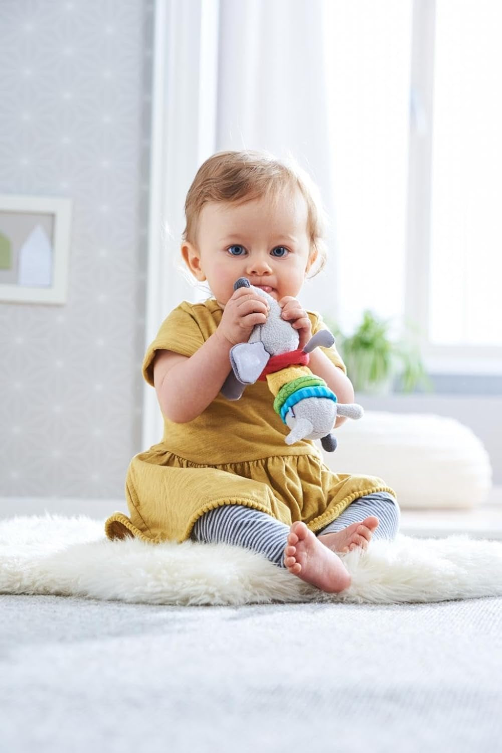 HABA 304771 - Zornăitor figurină teckel, jucărie pentru copii din țesătură cu motor zornăitor, jucărie de la 6 luni Jucarii Bebe Naty Shop