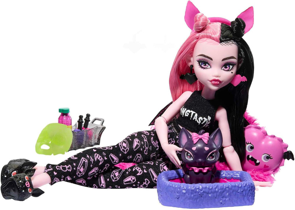 Păpușă MONSTER HIGH și accesorii pentru petrecerea în pijamale, animalul de companie al păpușii Draculaura Bat Count Fabulous, Creepover Party, HPY66 Papusi Naty Shop