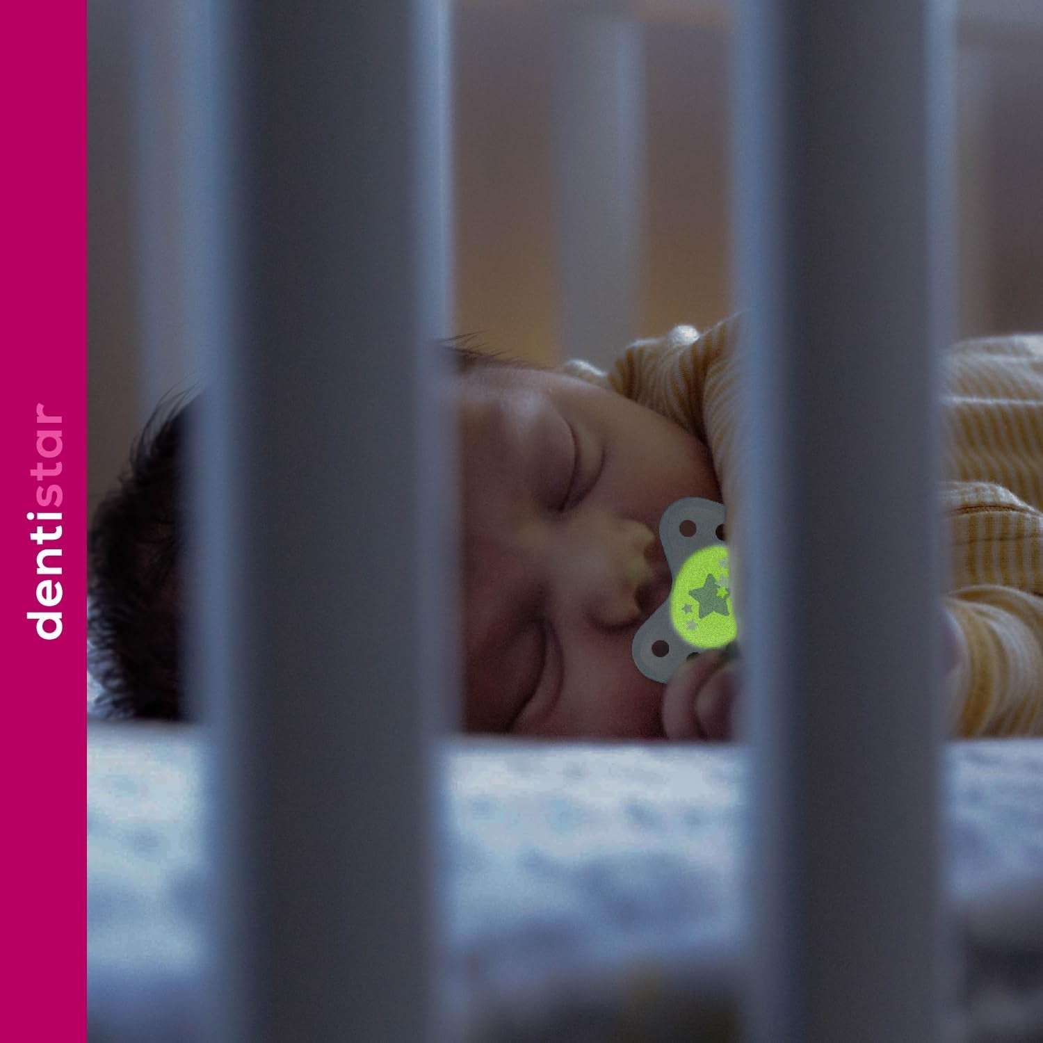 Lot de 3 sucettes dentaires de nuit en silicone - Taille 3 à partir de 14 mois - Sucettes qui brillent dans le noir de qualité dentaire - Sans BPA - Fabriquées en Allemagne - Lune, Jaune