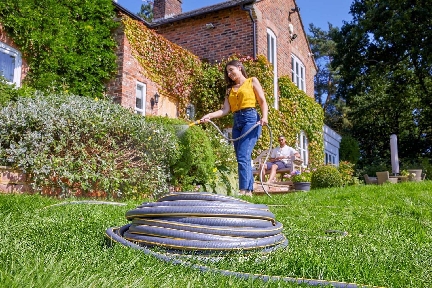 Tuyau HOZELOCK - Ultramax 12,5 mm x 30 m, jusqu'à 70 % de PVC recyclé, robuste, résistant aux intempéries, anti-torsion, résistant à la flexion et à l'écrasement, gris