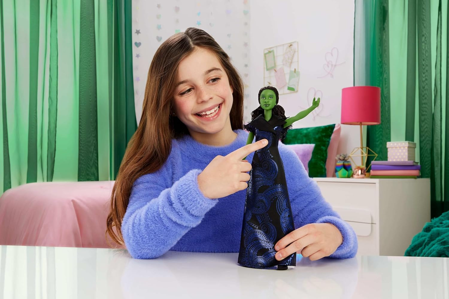 Mattel Wicked: for Good de Universal Pictures chante Elphaba-Modepuppe avec tenue vestimentaire, inspiré du film, chanté pour Good en anglais, JFM09