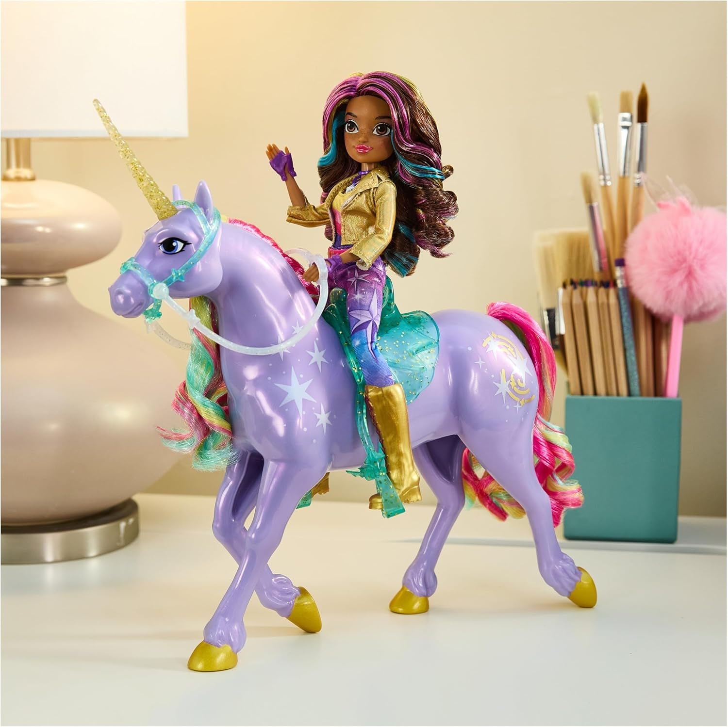 Wildstar Unicorn par Unicorn Academy - Licorne Sophia originale de 28 cm de haut de la série Netflix avec une vraie crinière et une vraie queue, une bride, une selle et une brosse amovibles, à partir de 4 ans