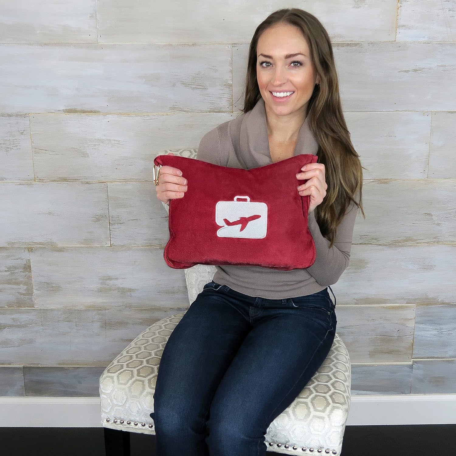 Couverture et oreiller de voyage Eversnug - Couverture d'avion douce 2 en 1 avec housse de coussin à poche douce, housse de sac à main et support de sac à dos (rouge bordeaux) Oreillers de voyage Naty Shop
