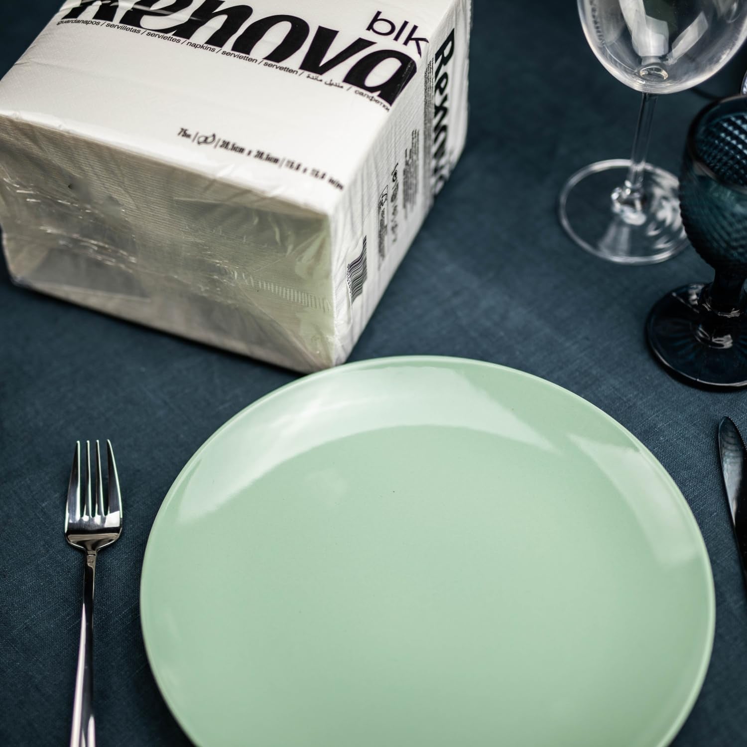 Grandes serviettes en papier blanc Renova, 75 serviettes