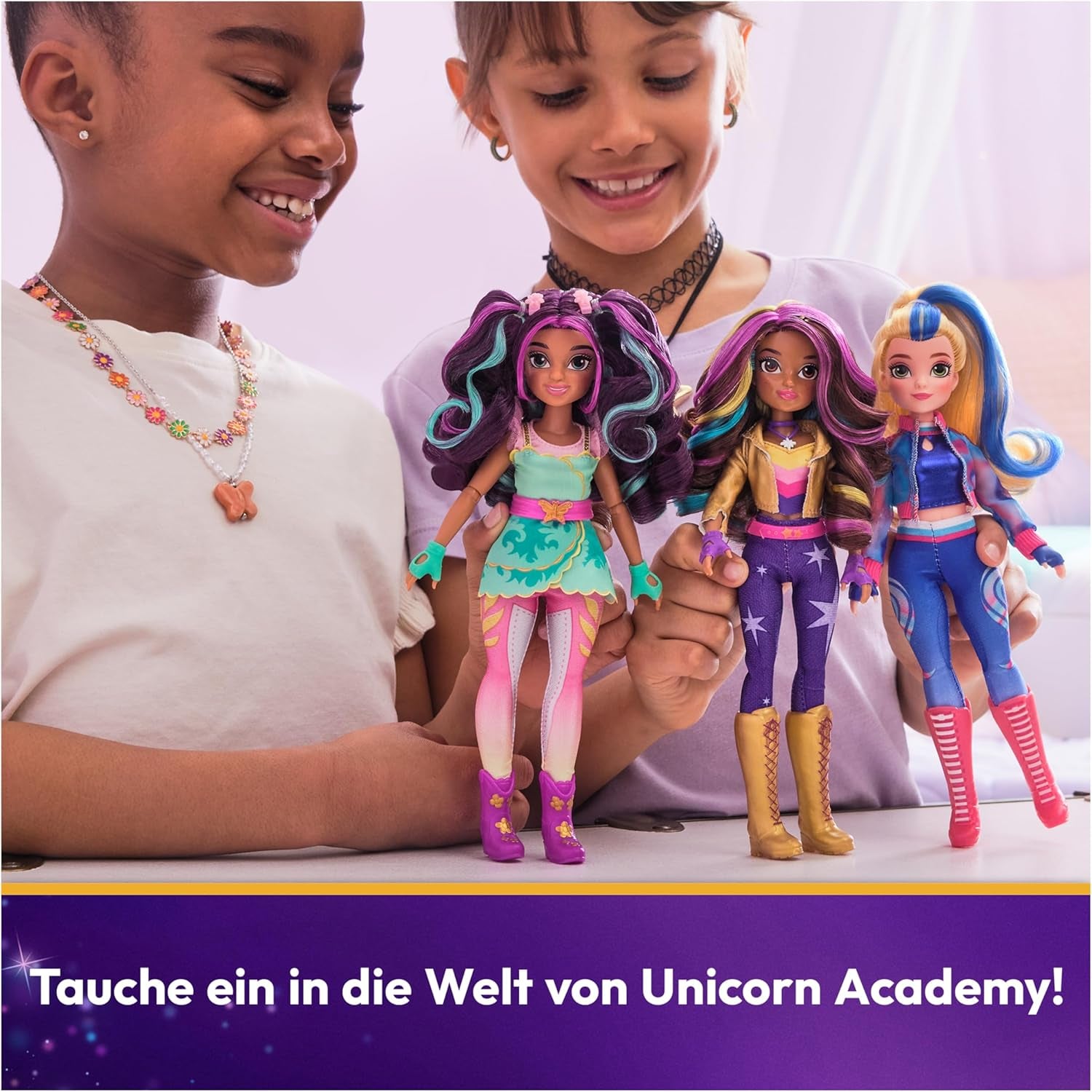 Unicorn Academy Ankleidepuppe Ava - la poupée originale pour la série Netflix fidèle, 24 cm de gros et avec 7 accessoires pour un jeu de rôle fantastique, pour les enfants de 4 ans