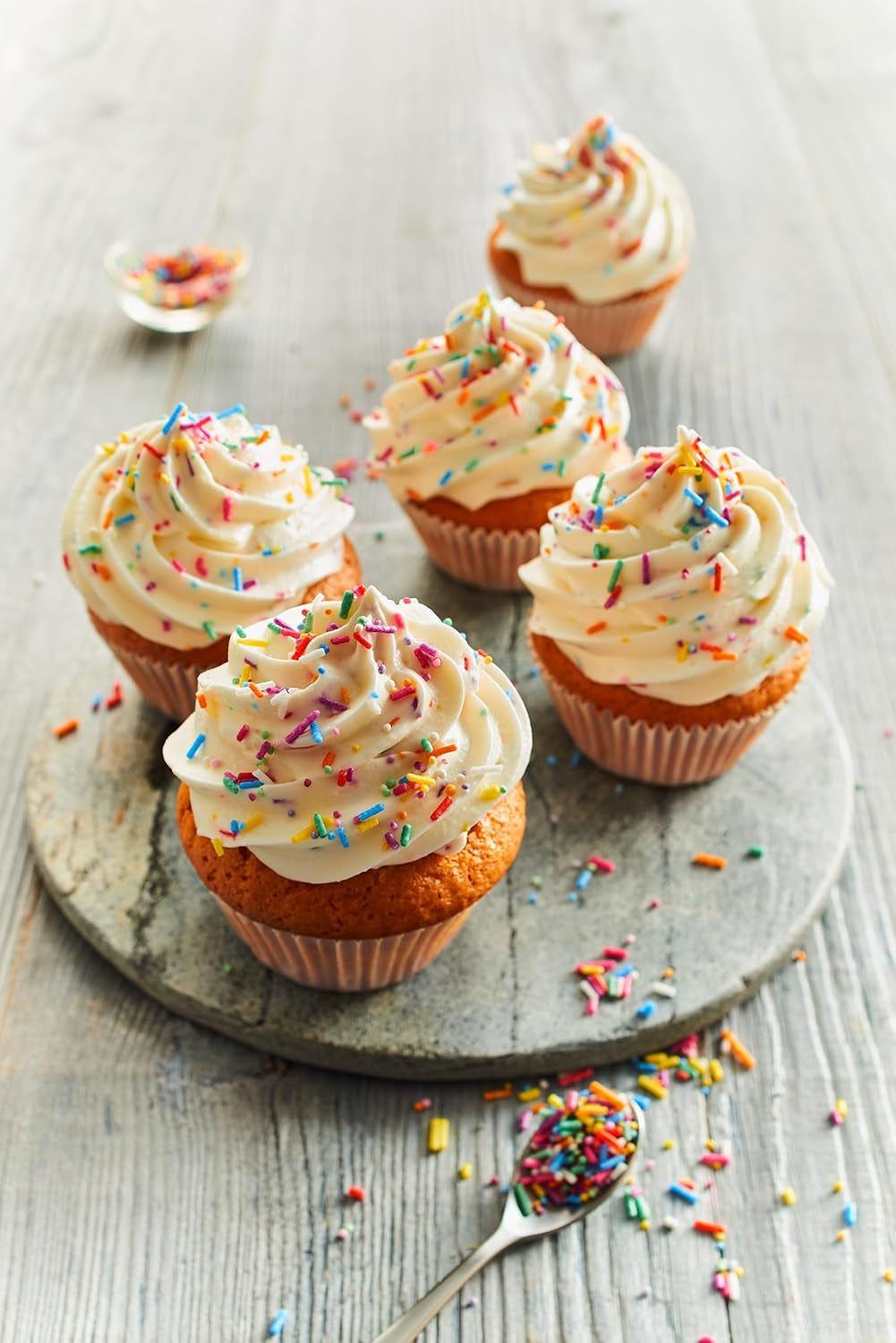 RUF Birthday Cake, Geburtstagskuchen, Schicht-Torte Aus Rührteig Und Konfetti-Streusel, Tortencreme Und Buntem Dekor-Mix, Für Kindergeburtstag, Familienfeier, Einschulung, 1X425G Glazuri si Decor Naty Shop