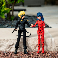 BANDAI - Miraculous Ladybug - Pack mit 2 26 cm Gelenkpuppen - Schatulle Ladybug und Cat Noir - Miraculous Spielzeug Puppe - Kinderspielzeug ab 4 Jahren - P50365