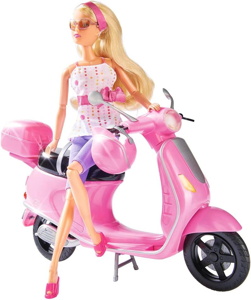 Simba 105730282 - Steffi Love Chic City Scooter, Steffi avec scooter rose avec casque et compartiment pour casque, poupée mannequin, 29 cm, pour enfants à partir de 3 ans
