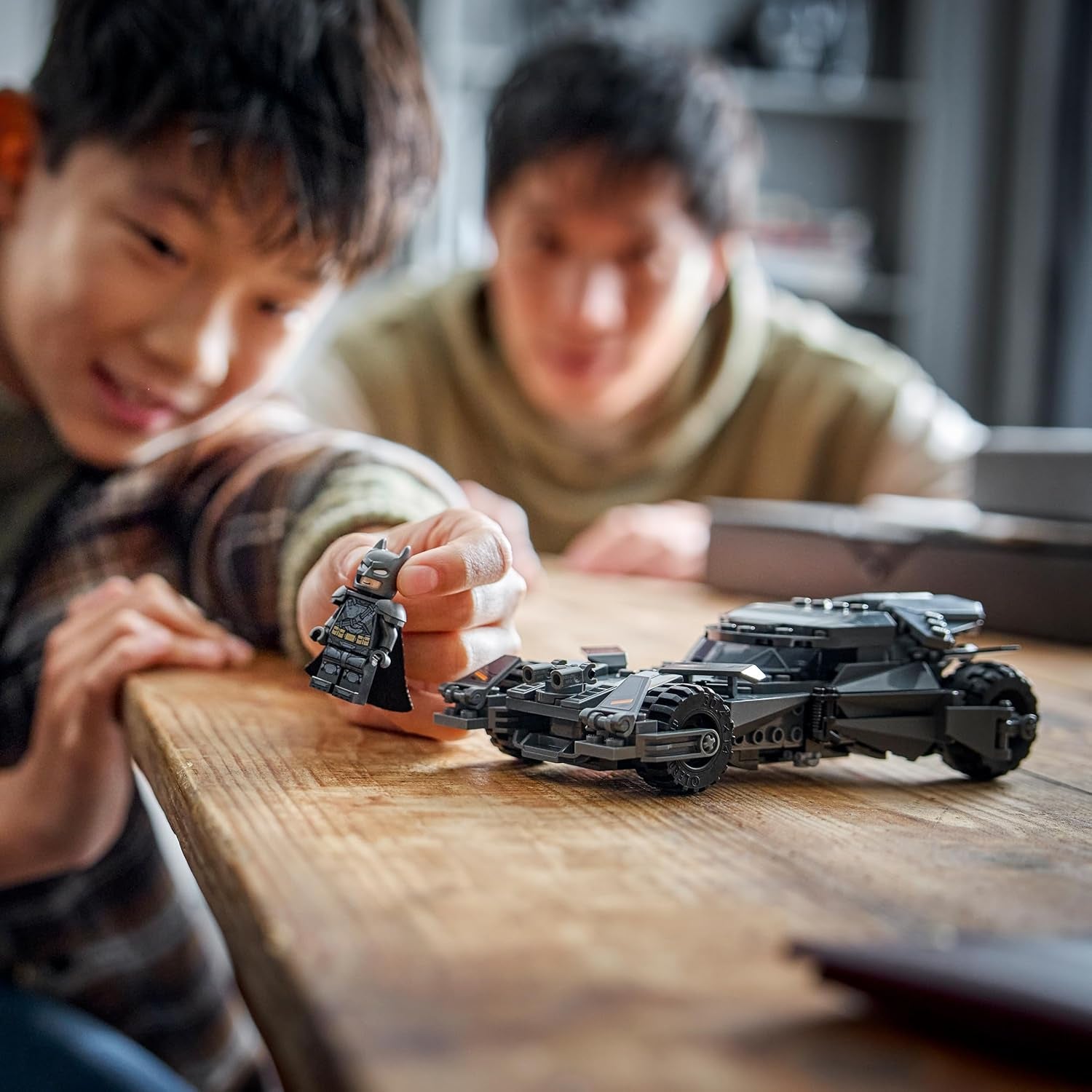 LEGO DC Batman Batman contre. Superman : Batmobile - Véhicule de jeu Superhelden - Jeux créatifs avec figurines pour enfants à partir de 9 ans - Jeu de bricolage pour jeux - Jeux pour jeunes et filles - 76331