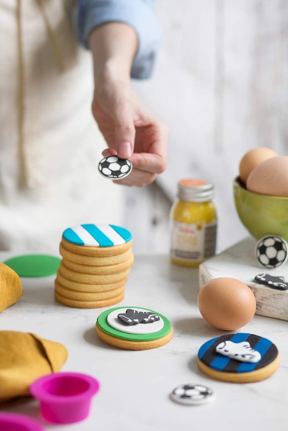 0255300 Jeu d'emporte-pièces, ronds-fins, 6 pièces, 1,5/2,5/3,5/5/6,5/8 cm, 10 x 10 x 3 cm, rose