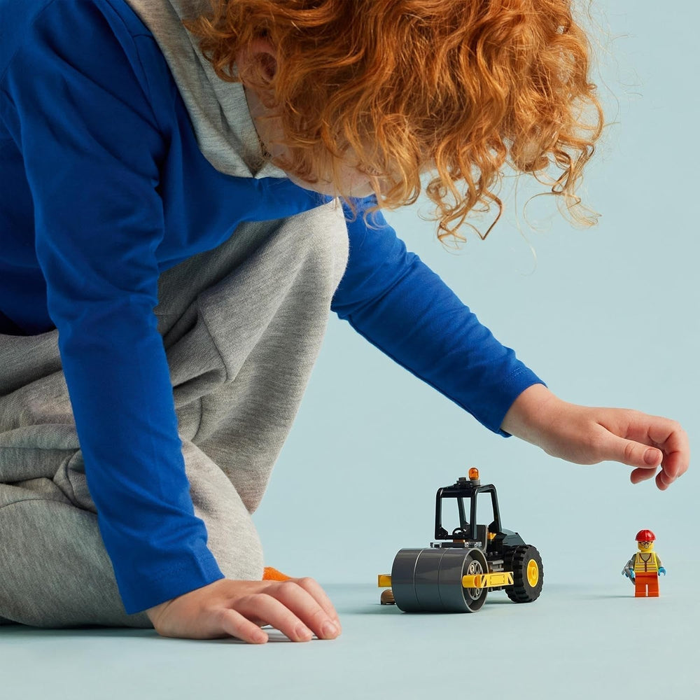 LEGO City Road Roller Véhicule de construction pour enfants de 5 ans Jouet à rouleau à vapeur avec figurine d'ouvrier du bâtiment Expérience de jeu imaginative pour garçons et filles Petit cadeau amusant 60401 Ensembles de construction Besuche den LEGO-Store