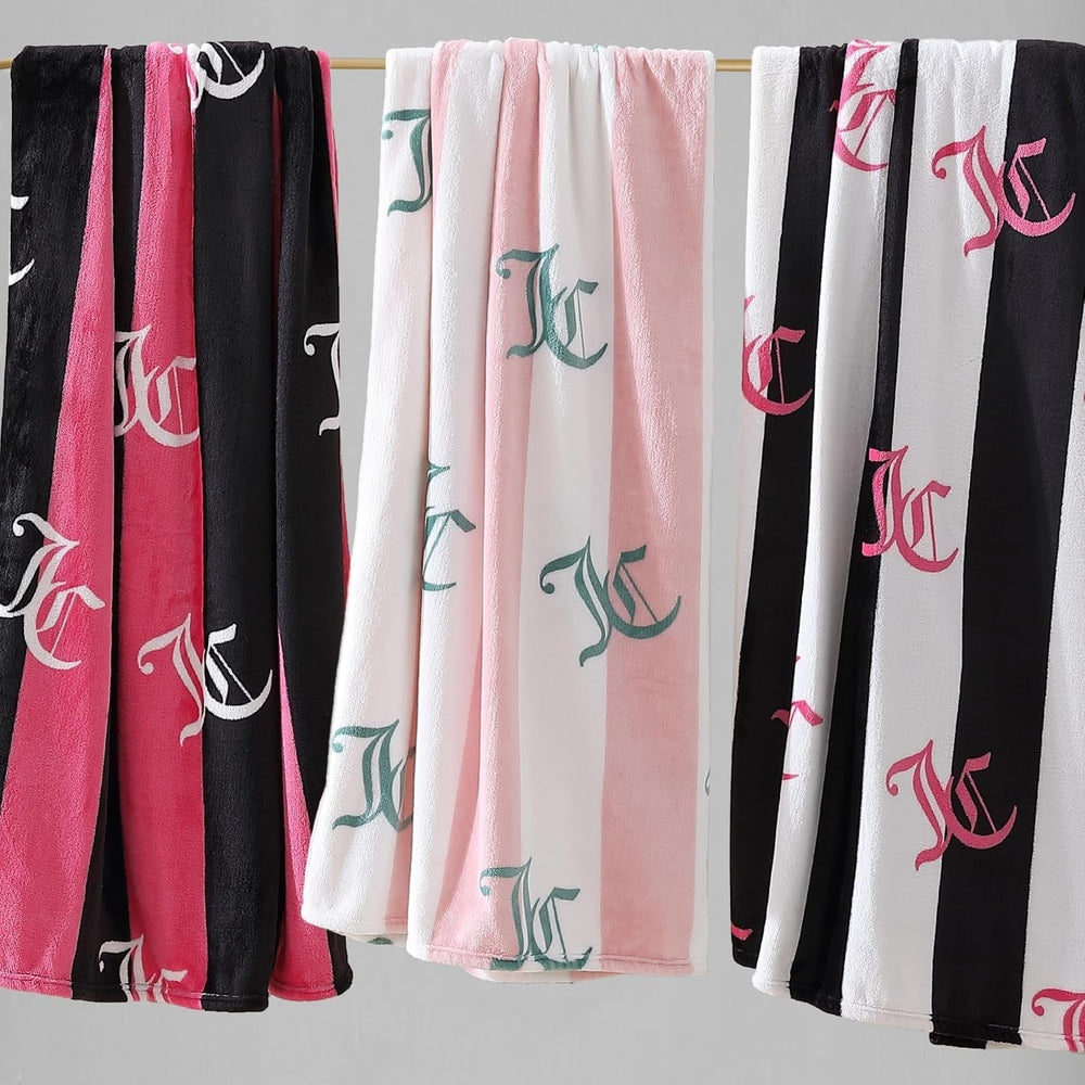 Juicy Couture Cabana Couverture en peluche, 127,7 x 178,8 cm, luxueuse couverture en peluche en microfibre pour un maximum de confort et de chaleur douillette Juicy Couture Lits et couvertures