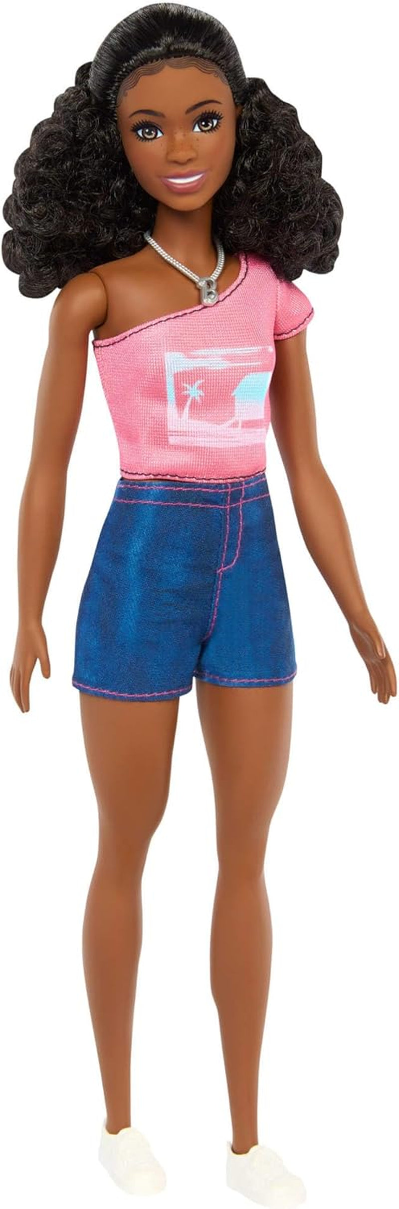 Barbie Mysteries: Beach Detectives Barbie Malibu Modepuppe mit unverkennbarem Outfit zum An- und Ausziehen und Accessoires, inklusive Sonnenbrille, JFV63
