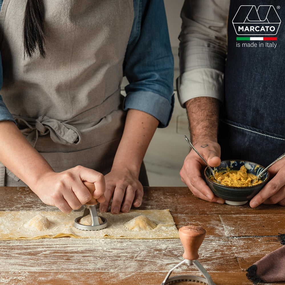 MARCATO Moule à raviolis et biscuits, machine à raviolis, moules à biscuits, bois massif et fonte d'aluminium, fabriqué en Italie, tampon rond de 58 mm