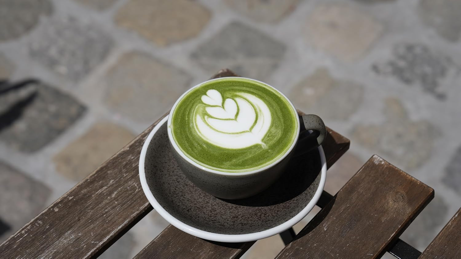 Matcha de qualité cérémonielle du Japon – Poudre de matcha 100 % naturelle, moulue à la main dès la première récolte, thé vert japonais original en boîte de 40 g – Qualité pure et traditionnelle