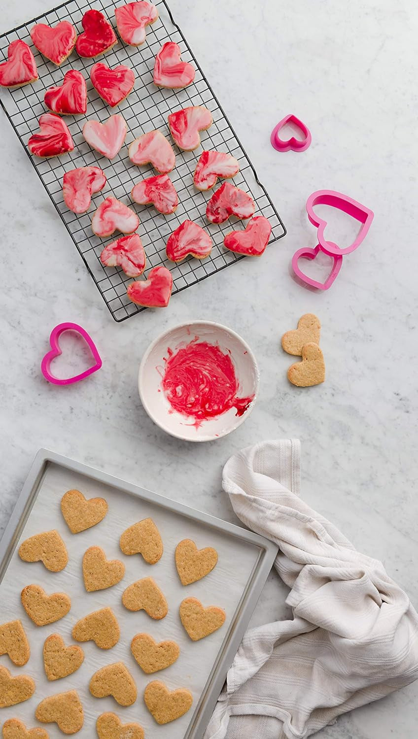 0255305 Jeu d'emporte-pièces en forme de cœur, lisses, 4 pièces, 4-5,5-7-8 cm, 2,2 cm de hauteur, rose