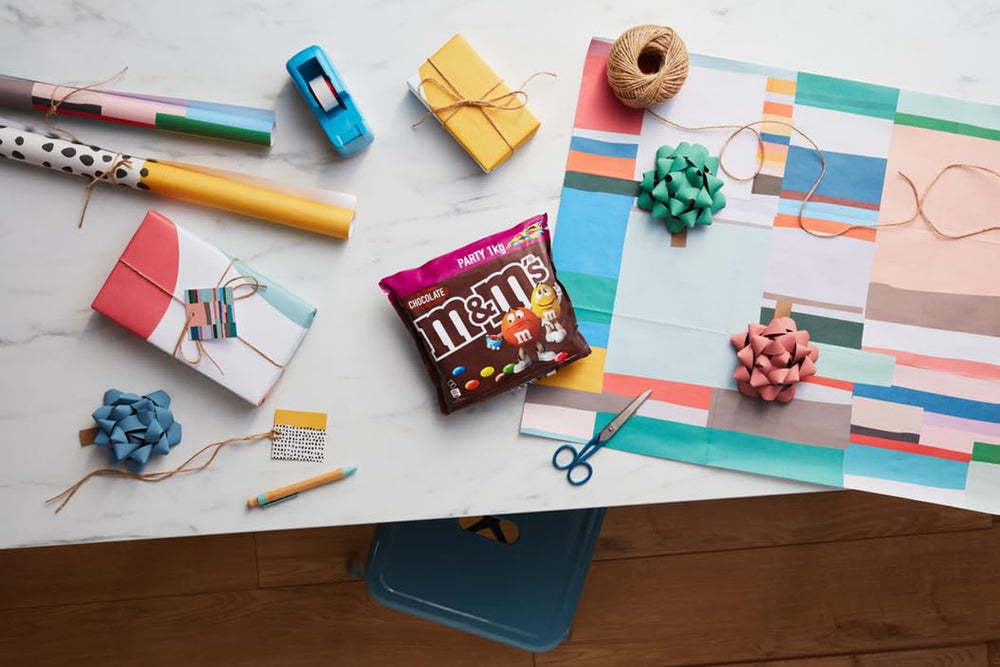 Chocolat M&M's Grand paquet, lentilles croustillantes au chocolat avec glaçage au sucre coloré, mélange de fête, 1 x 800 g, bonbons sur le thème du football américain