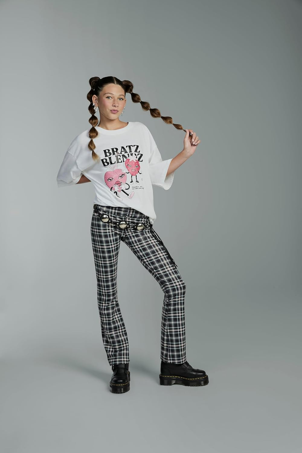 Bratz Stylin' Cloe - Poupée mannequin avec t-shirt personnalisable et accessoires inclus, jouet mignon pour filles