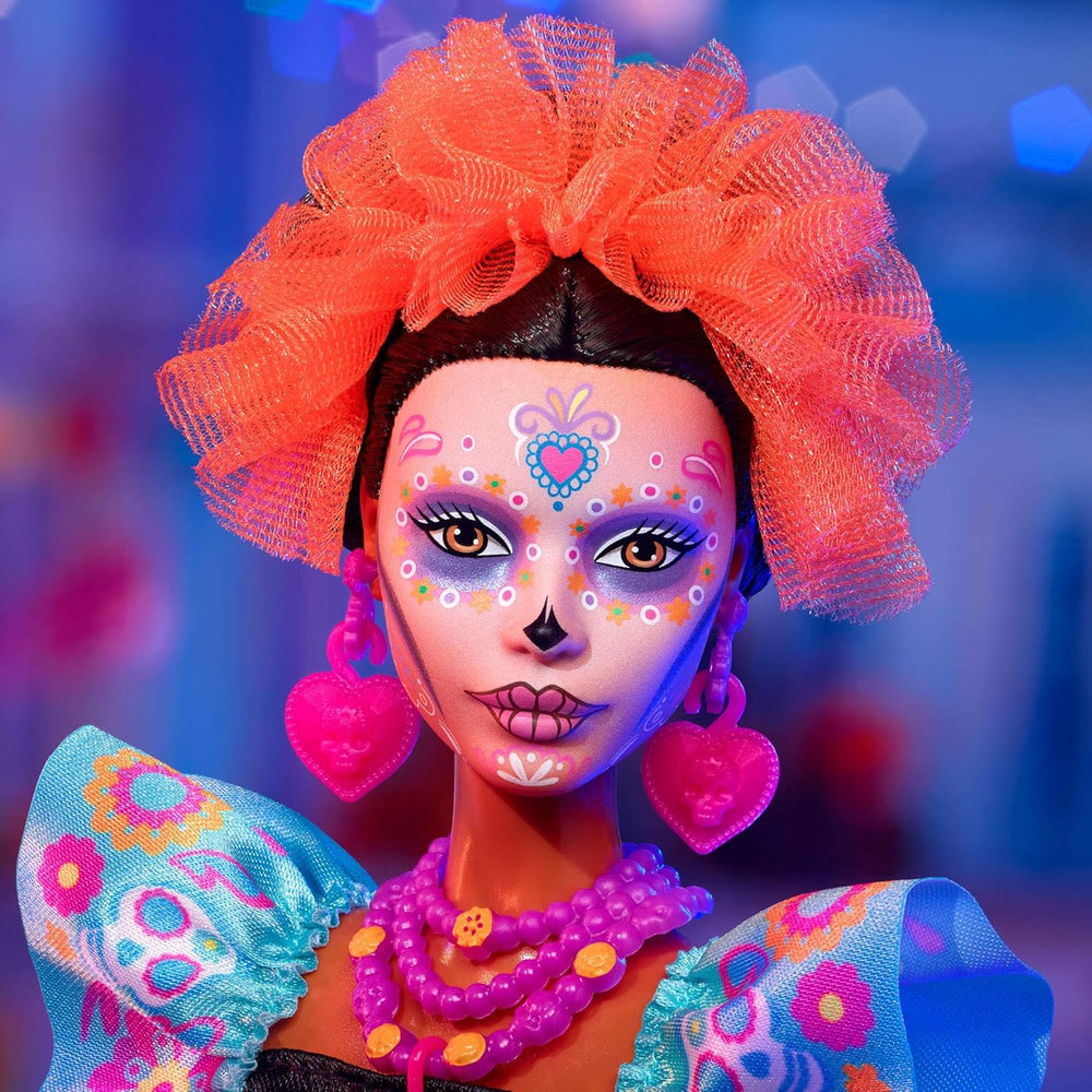 Poupée Barbie Signature, Figurine de collection Día De Muertos 2024 en robe noire et haut bleu à volants, imprimé brodé et accessoires colorés, HRM72