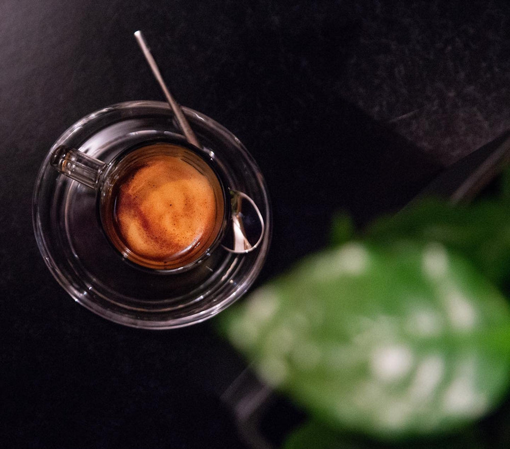 Espresso N°10 de Coffee858 - Mélange d'espresso fort et épicé composé de 70% de grains Arabica du Brésil et 30% de Robusta - Emballage de haute qualité (320g) - Cadeau original