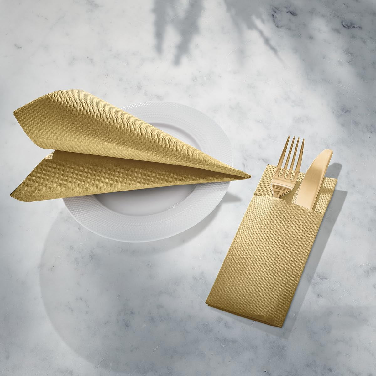 PAW - Șervețele pentru tacâmuri Airlaid - asemănătoare cu țesătura (pliere de 1/8) | 25 bucăți | Ideal pentru nunți, botezuri, comuniuni, zile de naștere | Saci de șervețele pentru tacâmuri | Monocolor, auriu