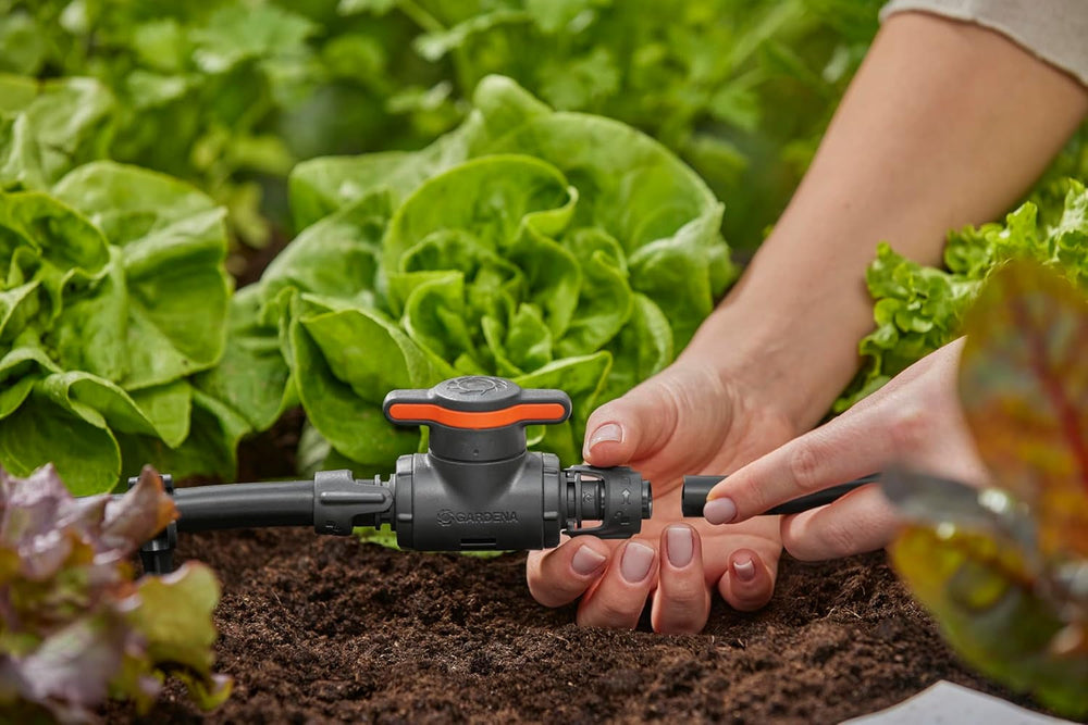 Vanne de régulation et d'arrêt Gardena Micro-Drip-System 13 mm (1/2 pouce) : Arrêt simple des tuyaux et régulation continue du débit d'eau, accessoire pour la pose de tuyaux goutte à goutte (13207-20)