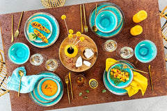 SANGER | Capri Dinnerware Service de table 12 pièces pour 4 personnes en grès comprenant des assiettes plates, des assiettes à dessert et des assiettes Suma Service de table turquoise fait à la main avec bord gris | LA COLLECTION PREMIUM