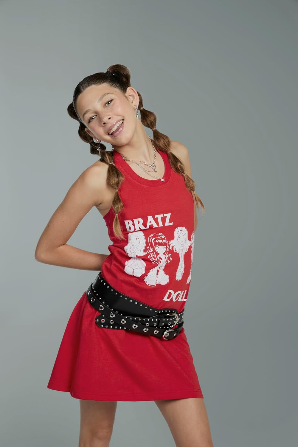 Bratz Stylin' Jade - Modepuppe mit T-Shirt um Gestalten für Dich, y compris les accessoires, Niedliches Spielzeug für Mädchen