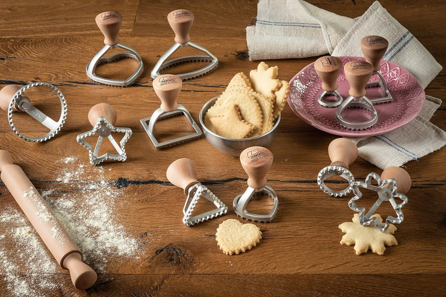 MARCATO Moule à raviolis et biscuits, machine à raviolis, moules à biscuits, bois massif et fonte d'aluminium, fabriqué en Italie, tampon carré de 58 mm