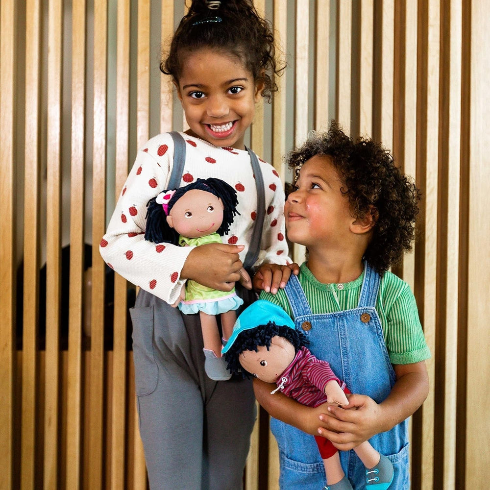 HABA 304576 - Păpușă Cari, 30 cm, Păpușă moale și textilă pentru copii de la 18 luni, Cu haine detașabile și păr lung Papusi Naty Shop