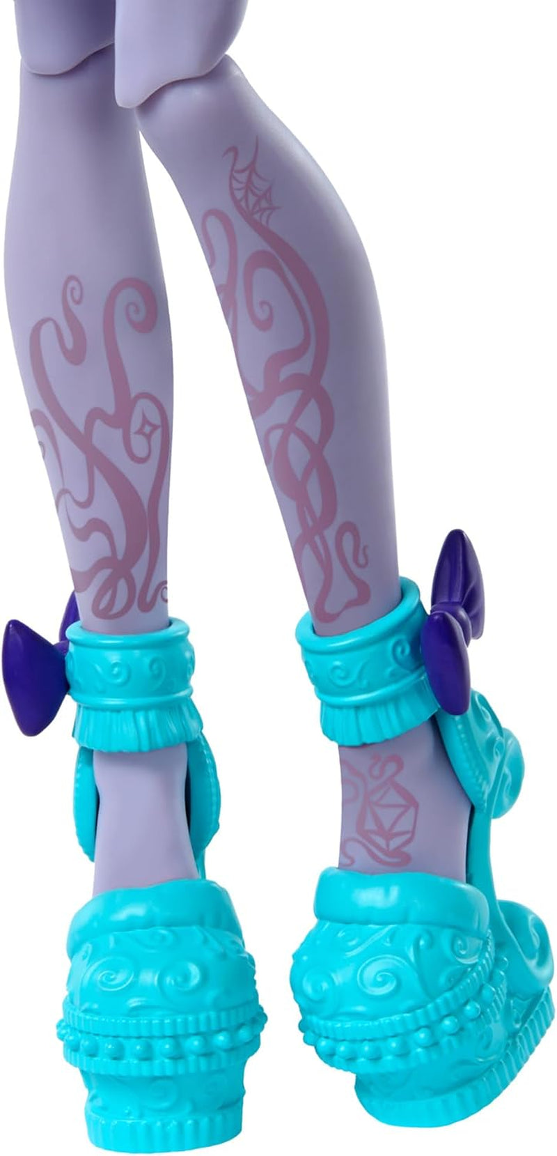 Monster High Fearbook Twyla Doll and Film Club Ensemble d'accessoires sur le thème, veste universitaire, album de remise de diplôme, jeu de société et biscuits, HXW31