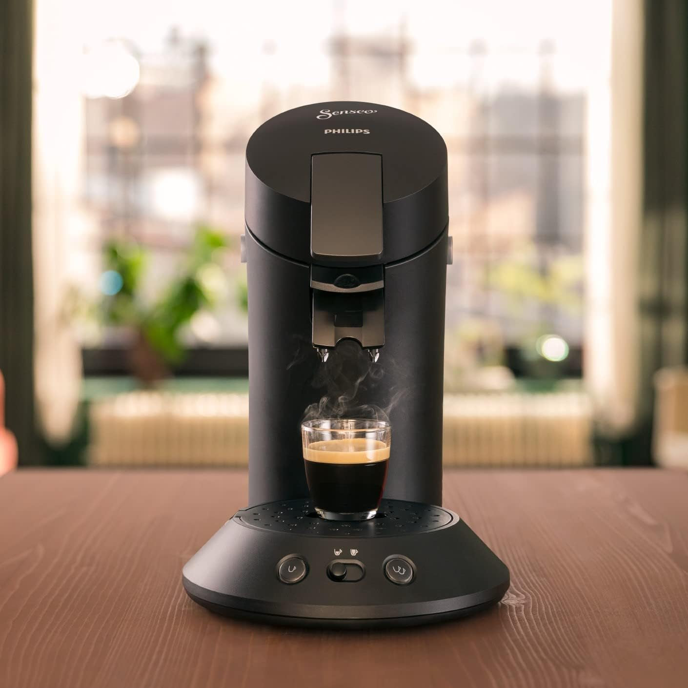 Machine à expresso à capsules PHILIPS Original Plus Eco, sélection de l'intensité du café, technologie Coffee Boost, 80 % de plastique recyclé*, 45 % de consommation d'énergie réduite**, 2 tasses simultanément, noir piano (CSA210/22)