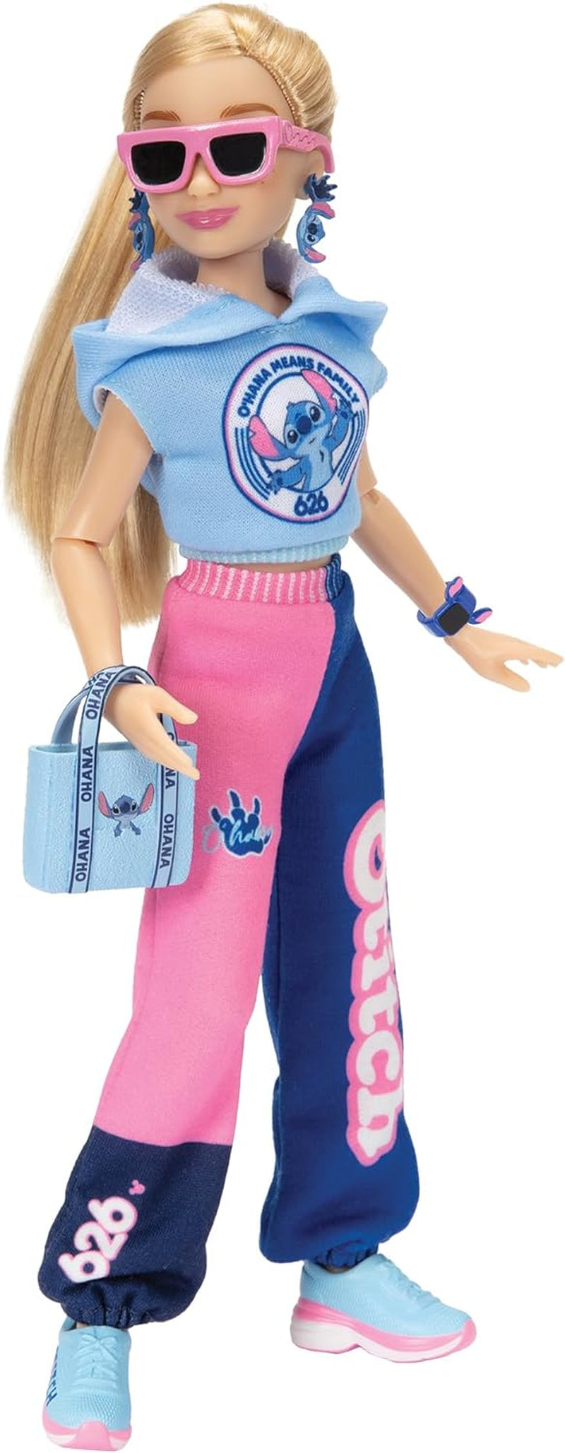 Disney ILY 4EVER Stitch Modepuppe mit Collegejacke und Zubehör, 29 cm, 13 Bewegungspunkte, offiziell lizenziert von Jakks Pacific. Komplett mit kombinierbarem Zubehör und glitzerndem Micky-Ring!