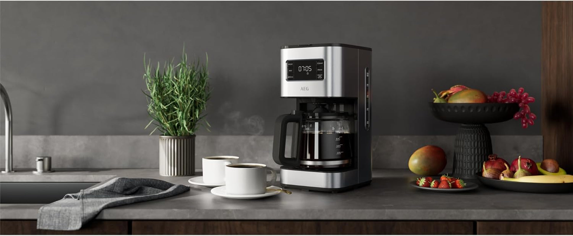 Machine à expresso AEG Deli 5, 1,5 l, minuterie programmable, fonction maintien au chaud, arrêt de sécurité, indicateur de niveau d'eau, dosage optimal, fonction anti-goutte, acier inoxydable, CM5-1-6ST