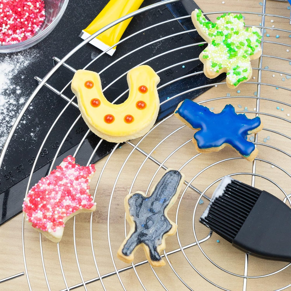 Lurch 10546 Lot de 4 emporte-pièces en forme de panier porte-bonheur en forme de fer à cheval, de cochon, de trèfle, en acier inoxydable avec revêtement en silicone