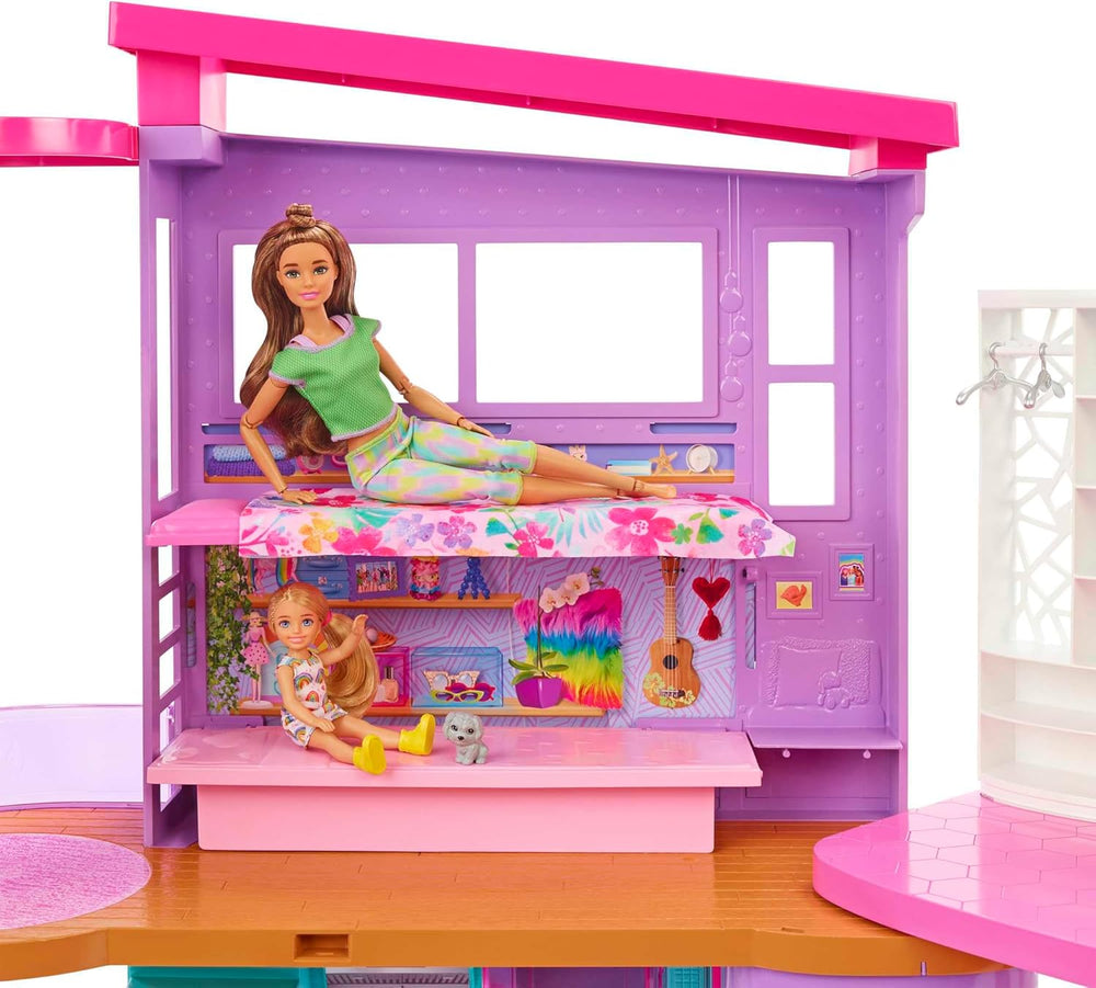 Maison de vacances Barbie (116 x 77,9 cm), maisonnette 6 places, entièrement meublée avec accessoires, meubles et ascenseur, pliable et rangement, poupée, cadeau pour enfants à partir de 3 ans, HCD50