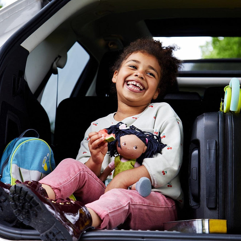 HABA 304576 - Păpușă Cari, 30 cm, Păpușă moale și textilă pentru copii de la 18 luni, Cu haine detașabile și păr lung Papusi Naty Shop