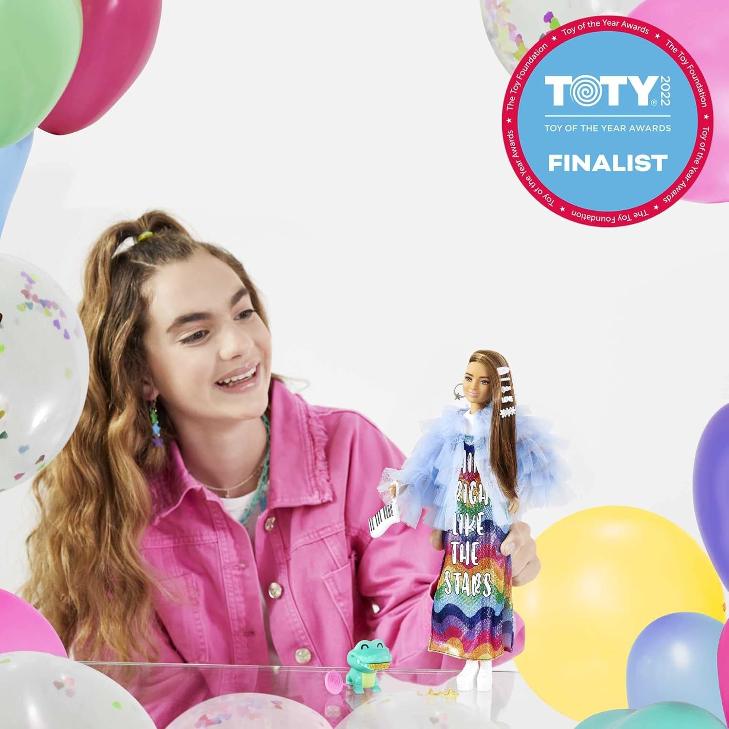 Barbie GYJ78 - Extra Puppe, Regenbogenkleid, Blaue Rüschenjacke, Haustier-Krokodil, Lange brune Haare, mehrlagiges Outfit, Accessoires, Flexible Gelenke, Spielzeug Geschenk für Kinder ab 3 Jahren