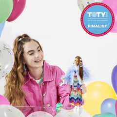 Barbie GYJ78 - Extra Puppe, Regenbogenkleid, Blaue Rüschenjacke, Haustier-Krokodil, Lange brune Haare, mehrlagiges Outfit, Accessoires, Flexible Gelenke, Spielzeug Geschenk für Kinder ab 3 Jahren