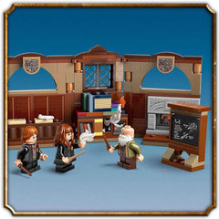 LEGO Harry Potter Schloss Poudlard : Zauberkunstunterricht, set avec 3 figurines, inkl. Hermione Granger & Ron Weasley, Wingardium Leviosa Funktion, Jeu pour filles et jeunes à partir du 8 janvier 76442