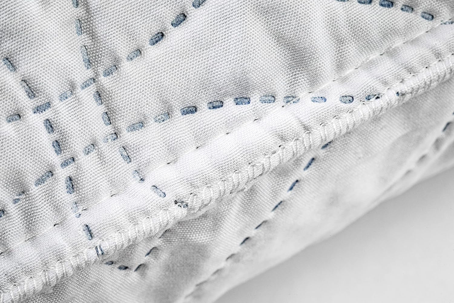 V.I.P. Oreiller Très Important V.I.P. Oreiller Memory Flake Oreiller Blanc 45 X 75 cm Housse matelassée en Polyester Super Respirant Doux Fabriqué en Italie Naty Shop Oreillers Standard